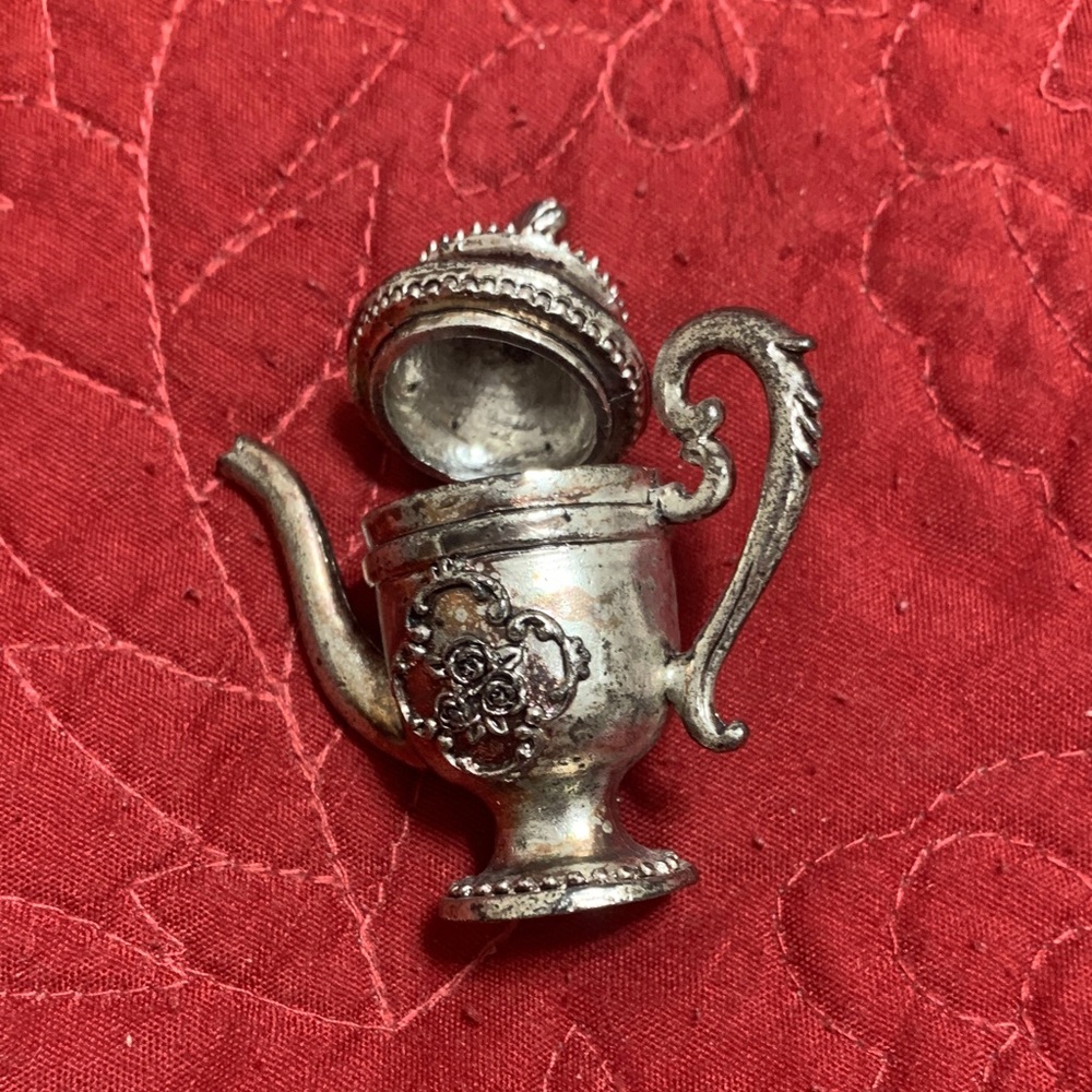 NWOT Miniature Silver plated decorative Teapot lid opens